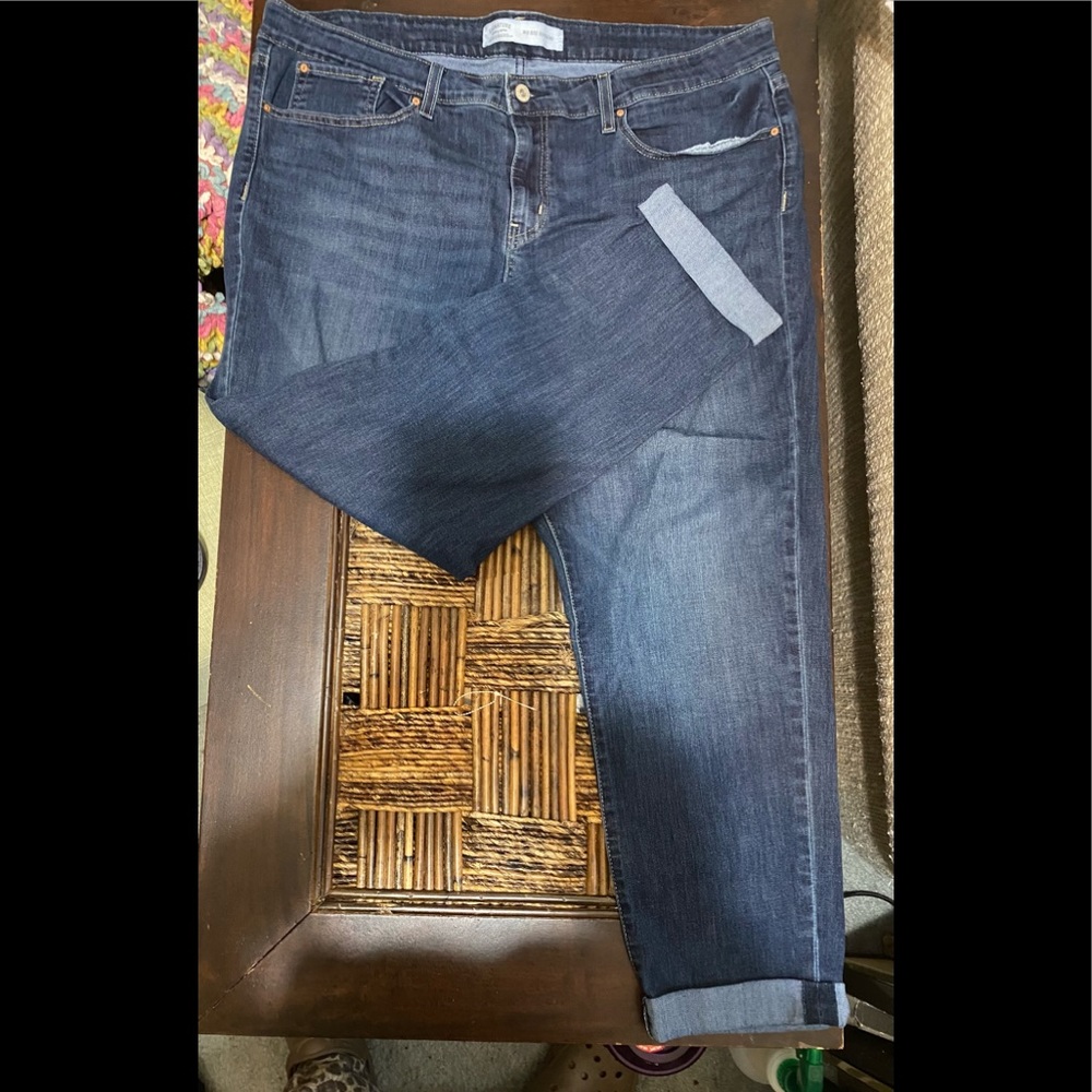 Levi’s signature cropped jeans, size 18
